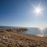 White House * Podstrana