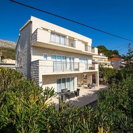 White House بيت للعطل بودْسْتغانا