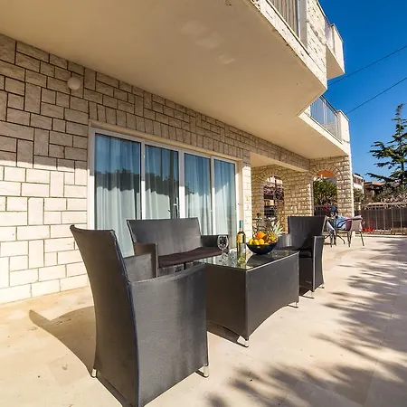 White House بيت للعطل