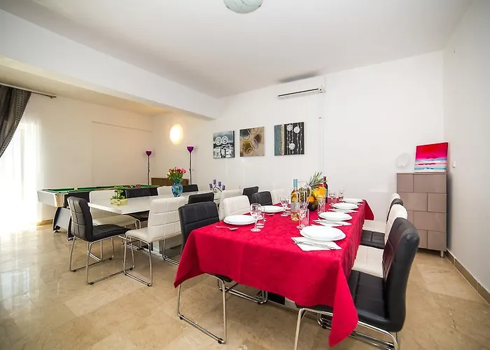 White House بيت للعطل بودْسْتغانا