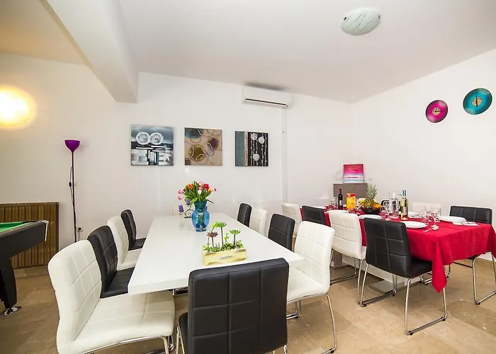 White House بيت للعطل