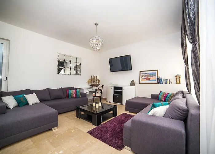 White House بودْسْتغانا