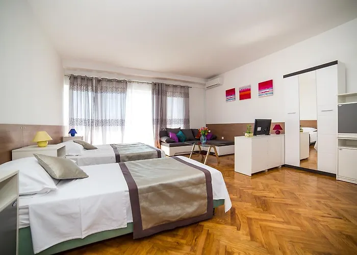 White House بيت للعطل بودْسْتغانا