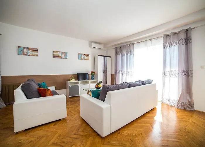 White House بيت للعطل *