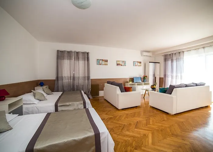 بيت للعطل White House بودْسْتغانا