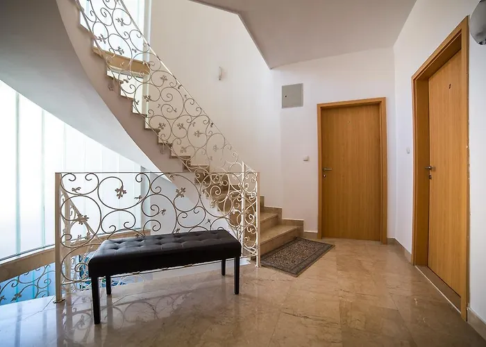 White House بيت للعطل