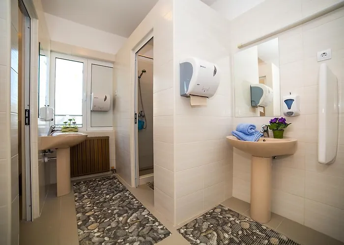 بيت للعطل White House بودْسْتغانا