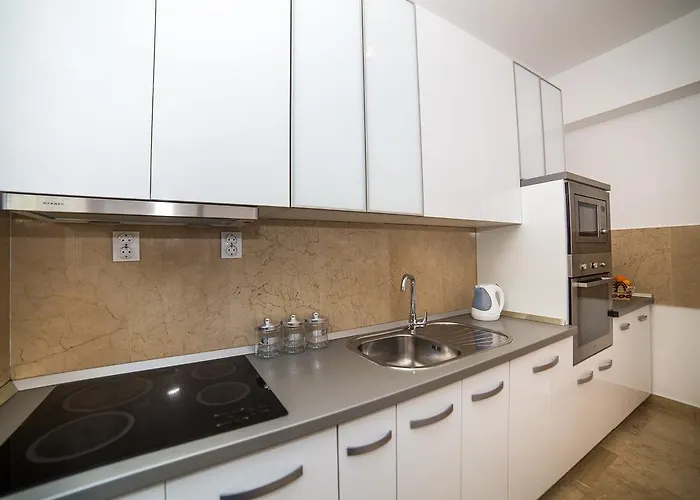 White House بيت للعطل بودْسْتغانا