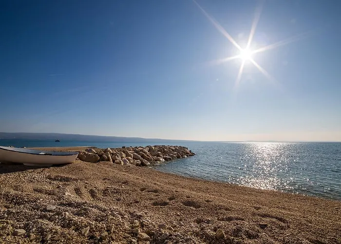 White House * بودْسْتغانا